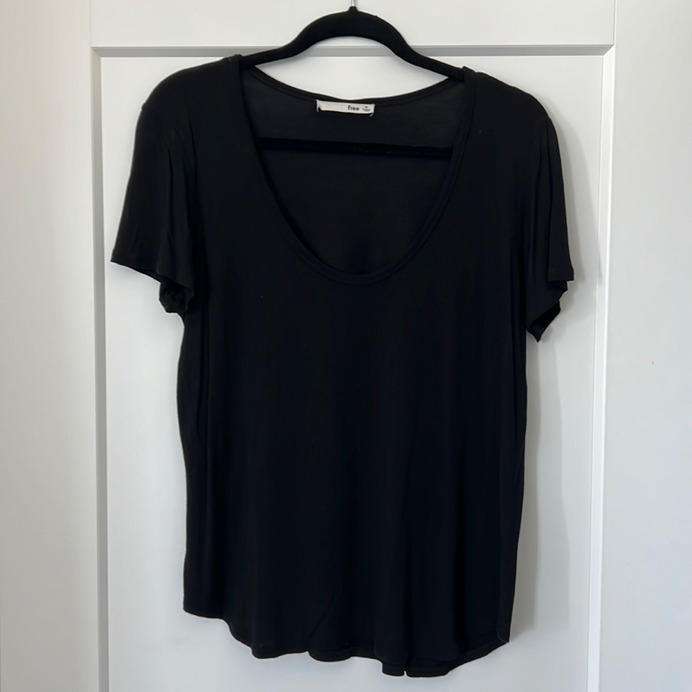 Wilfred Free (Aritzia) Black Scoop Neck Tee M